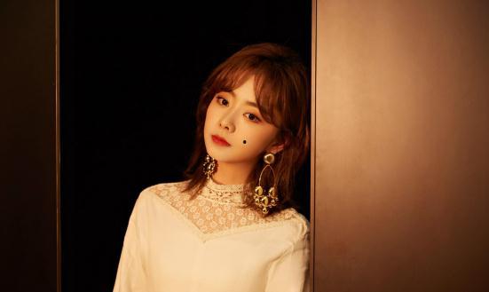 谭松韵母亲吃瓜视频,吃瓜视频引发网友热议