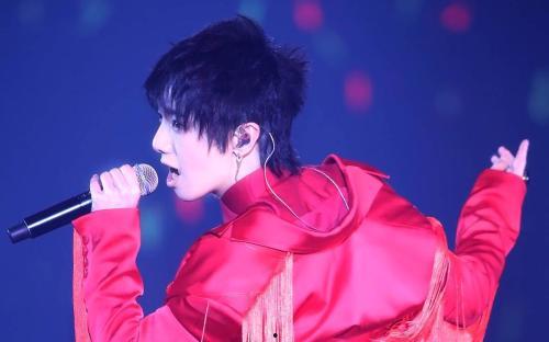 蔡徐坤华晨宇吃瓜视频,娱乐圈新瓜爆不停！